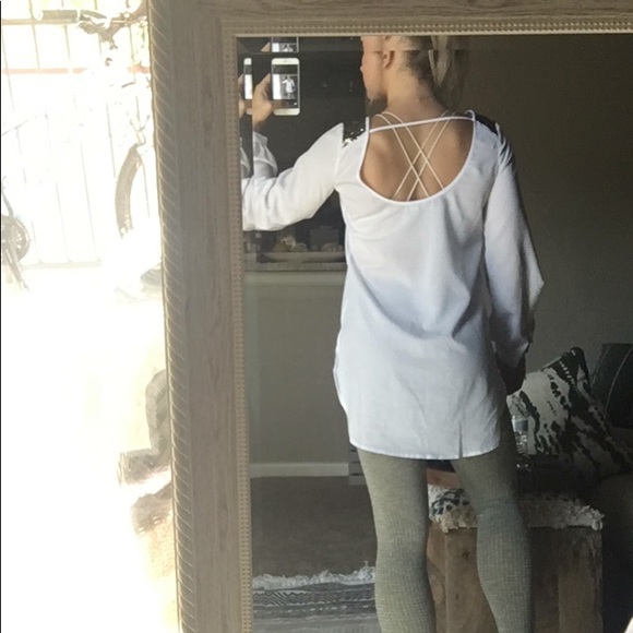 White flowy shirt - Picture 4 of 5